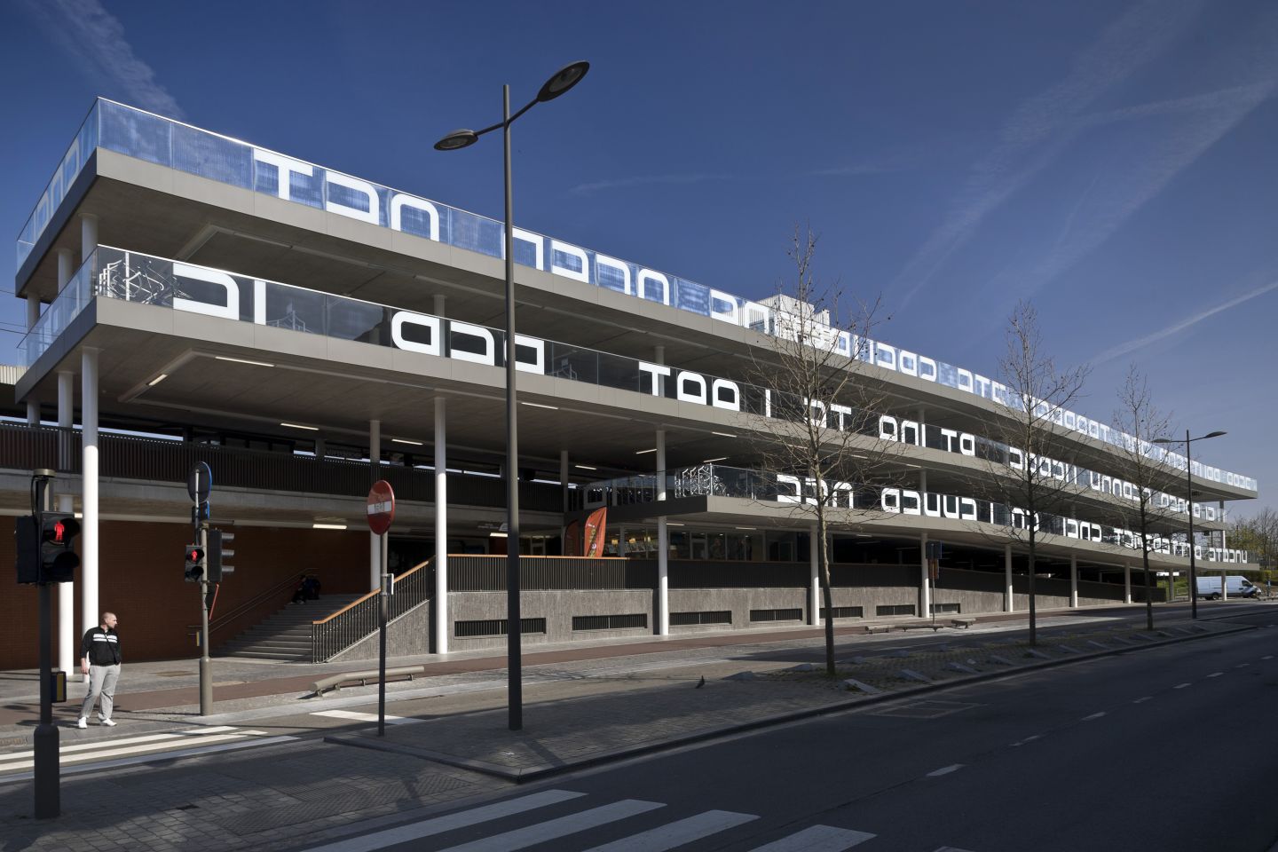 hugo-puttaert-visionandfactory-berchem-station