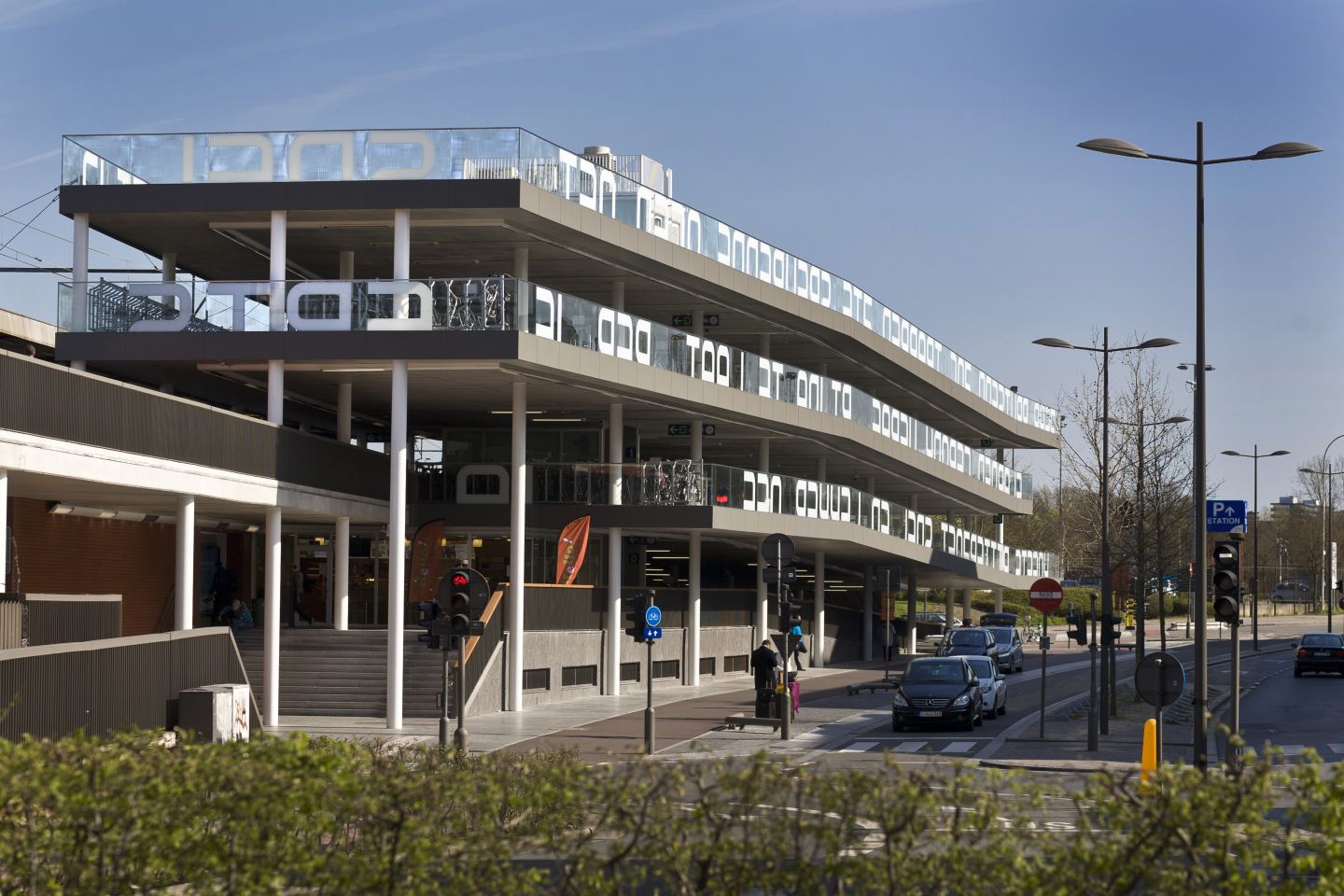 hugo-puttaert-visionandfactory-berchem-station