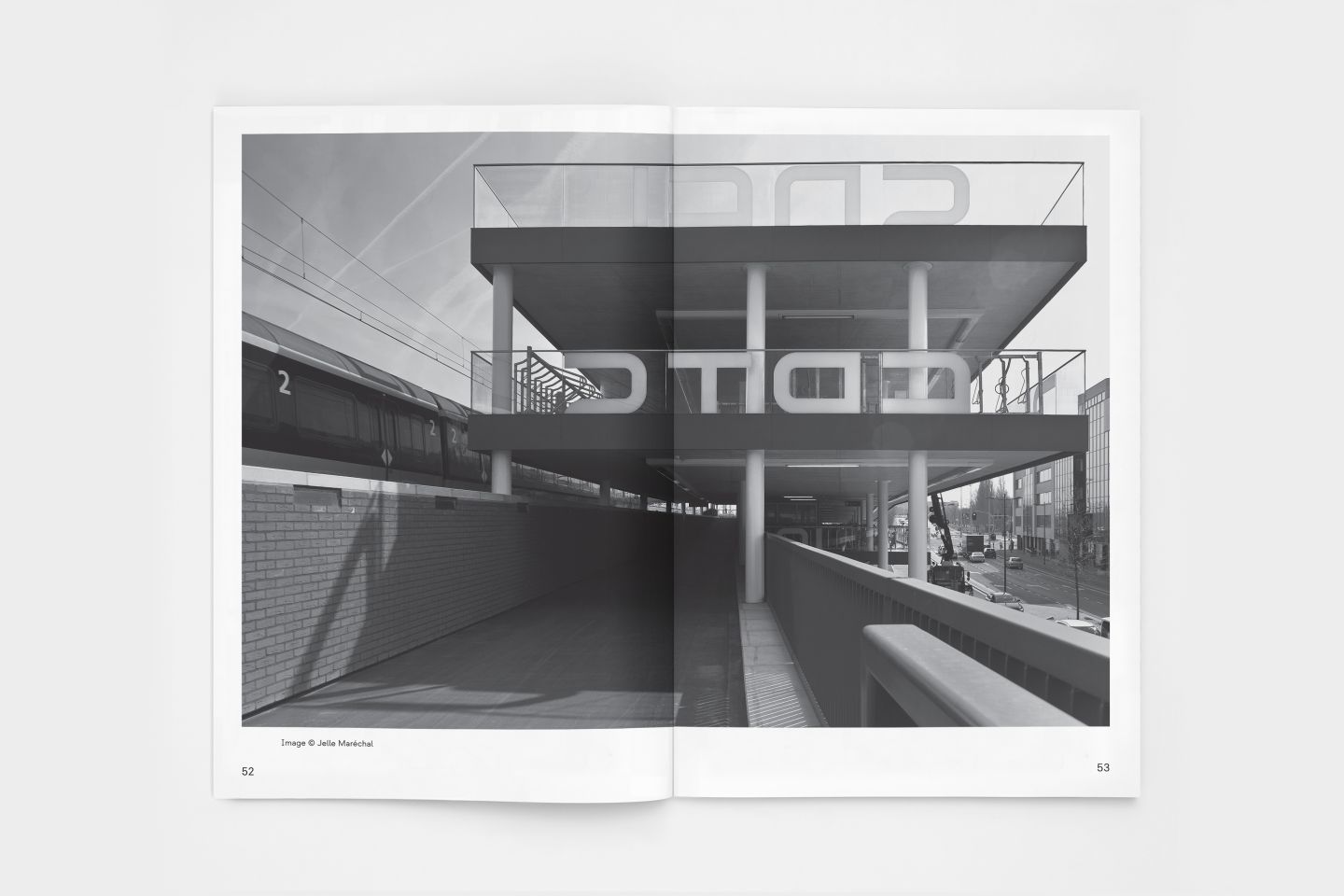 hugo-puttaert-visionandfactory-NMBS-berchem-folded-sans